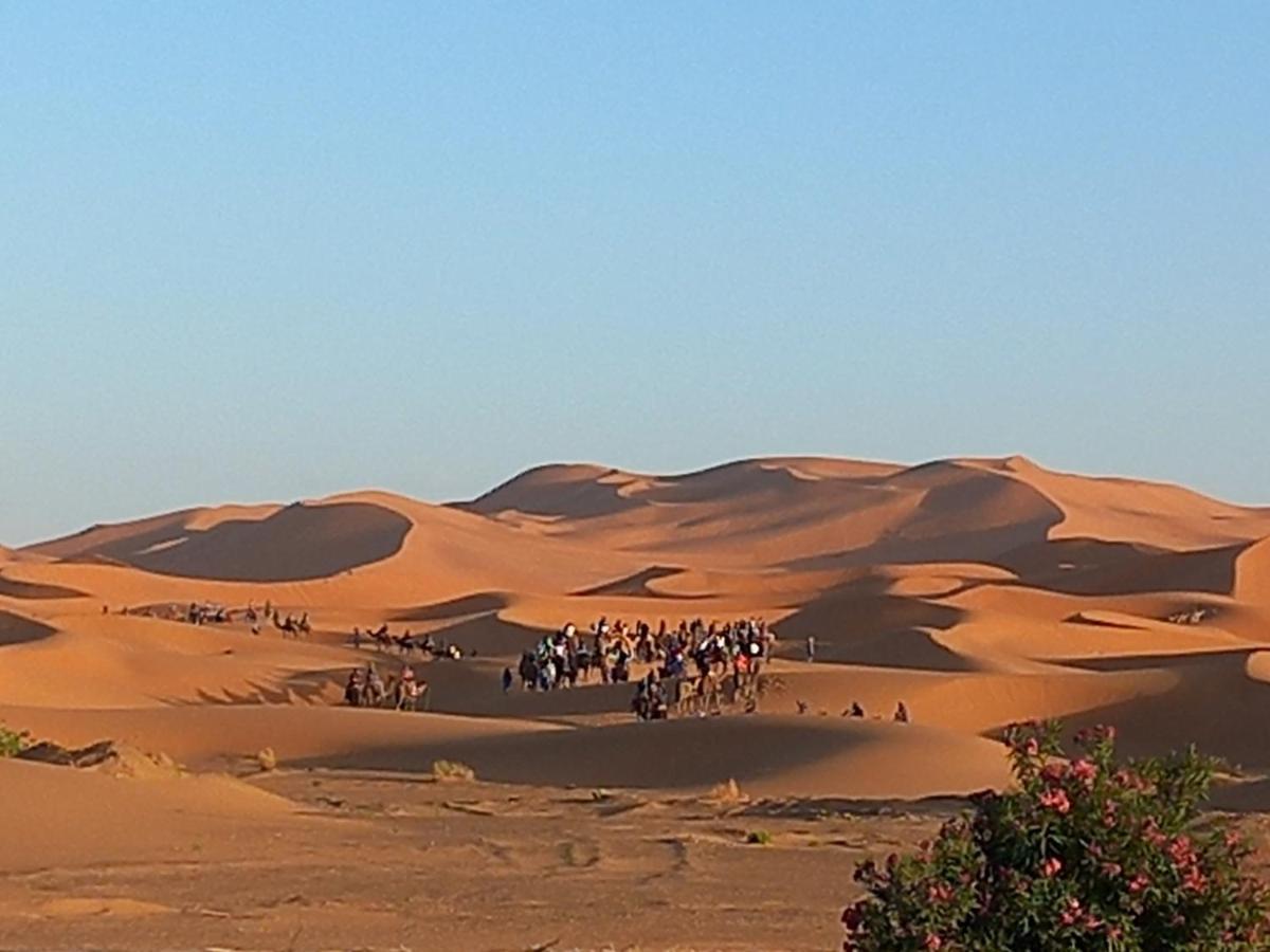 Hotel Etoile Des Dunes Merzouga Bagian luar foto